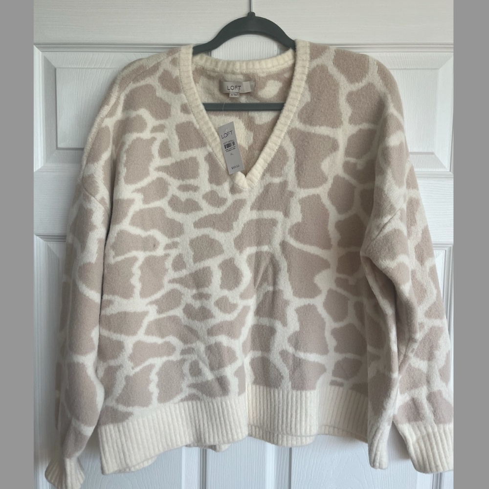 LOFT NWT Light Pink and Cream Super Cozy Giraffe Print Sweater